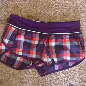 LULULEMON SHORTS PLAD SIZE FOUR